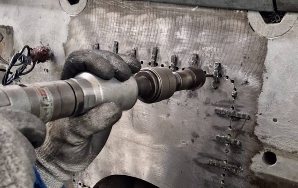 Metalock Brasil executa reparo a frio em bloco de motor auxiliar de embarcação mercante na Jamaica